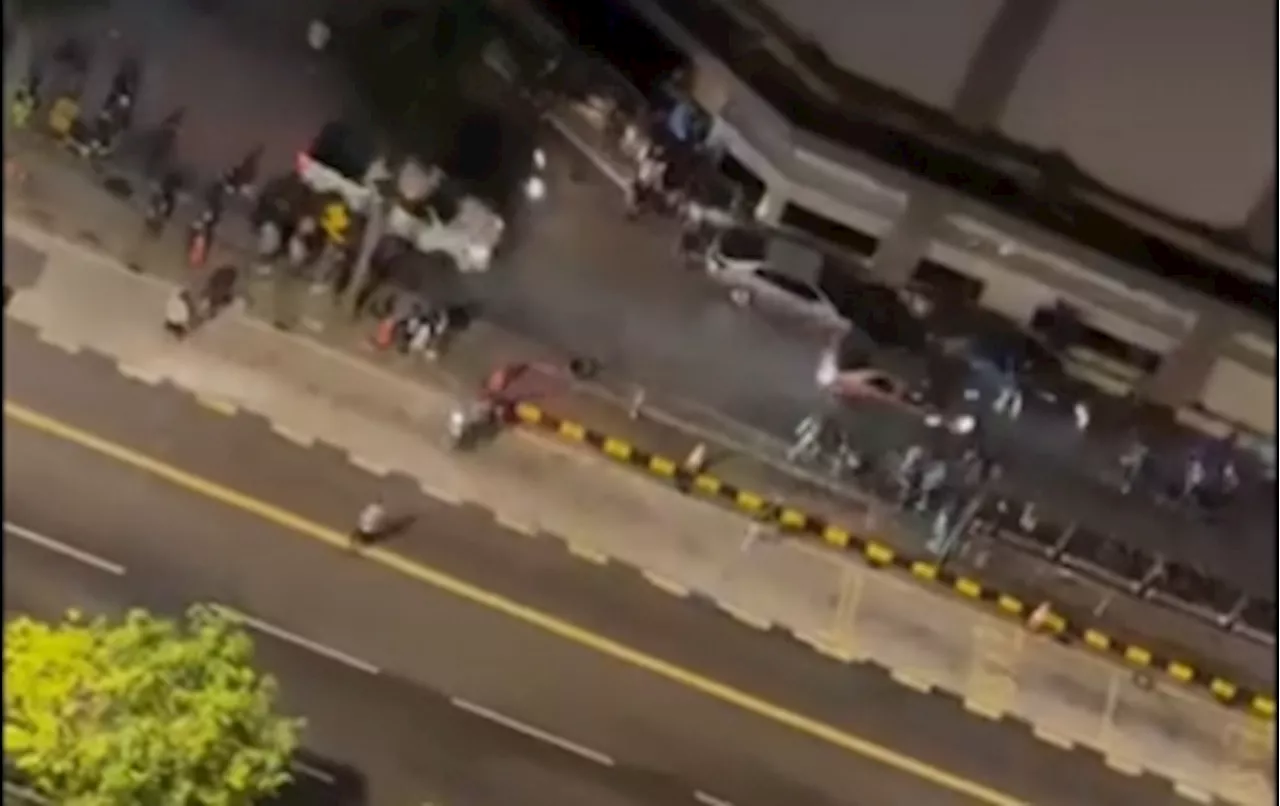 Toyota Hilux, Vios mow down group walking on Old Klang Road, two hurt (VIDEO)