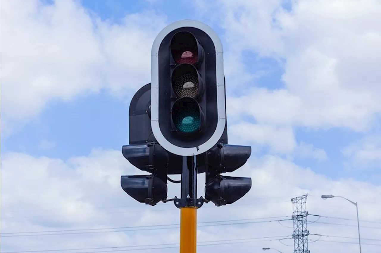 Johannesburg's Traffic Light Crisis: Budget Cuts and Theft Leave City in Darkness