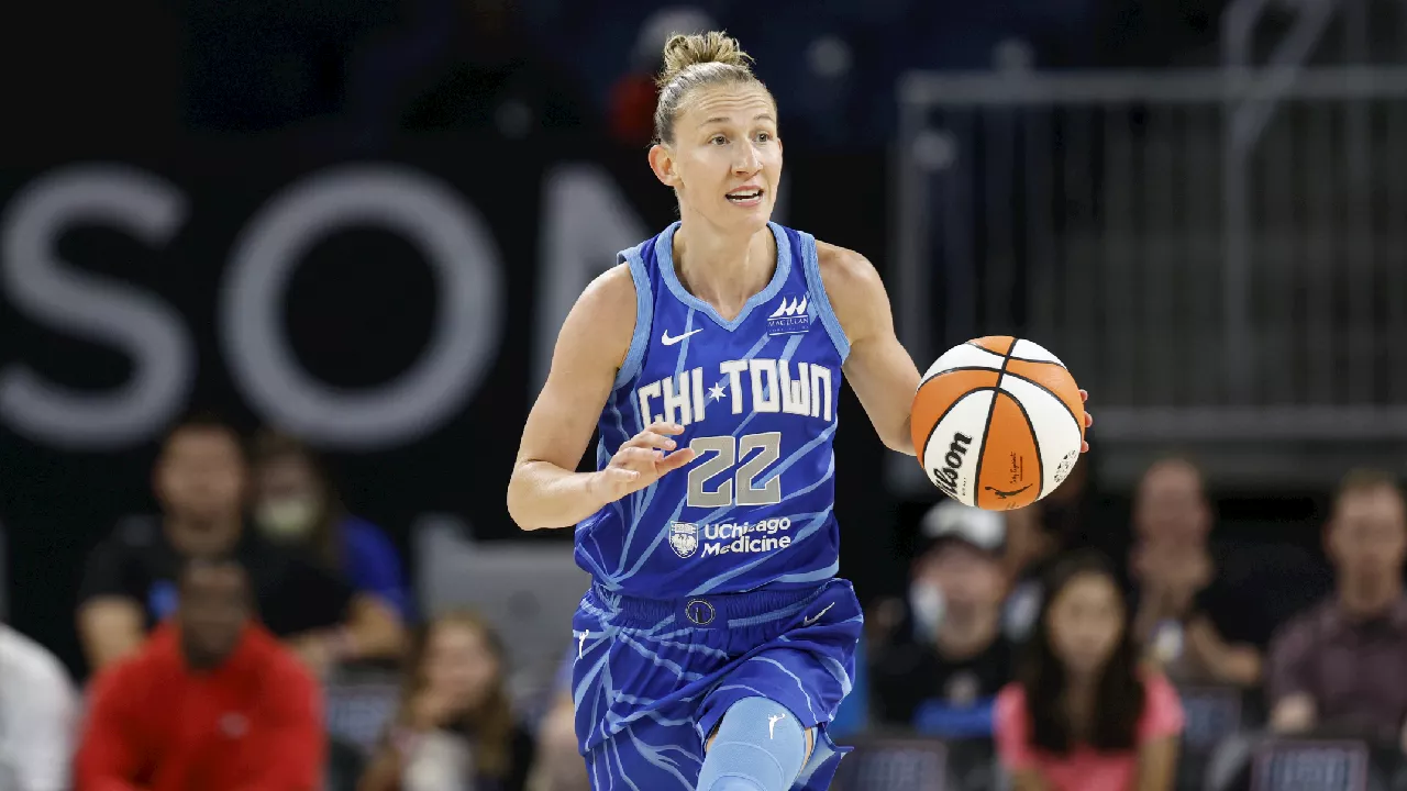 After 2 years in New York, Courtney Vandersloot signs deal to return to Chicago Sky