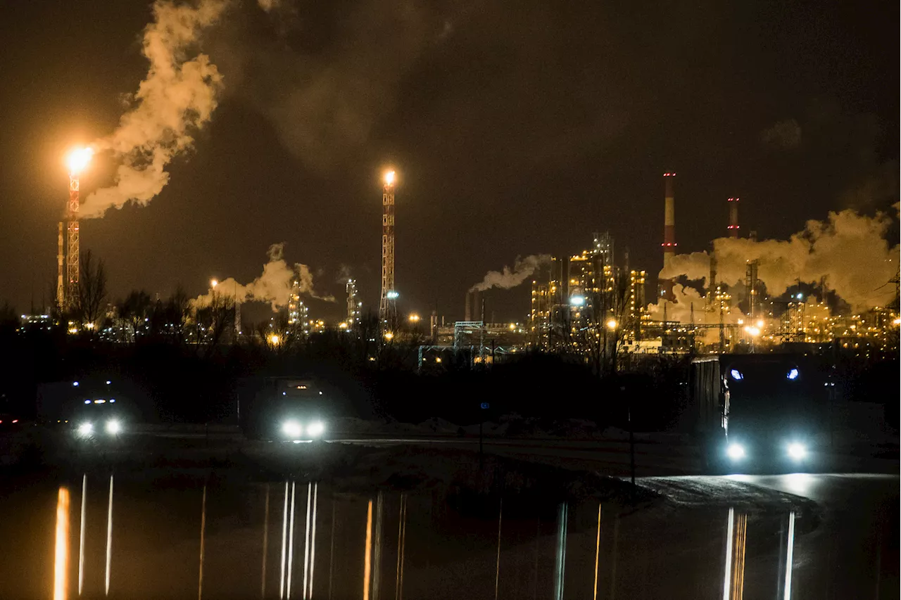 Ukraine Strikes Major Russian Oil Refinery for Second Time in a Week