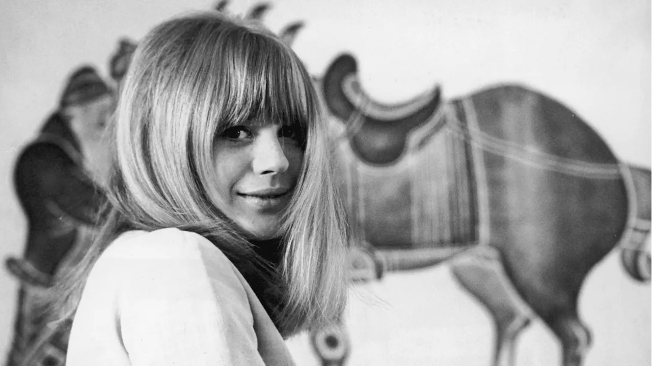 Marianne Faithfull, 1960s Music Icon, Dies at 78