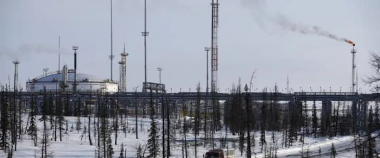 Russia's Oil Production Dips While Natural Gas Output Surges