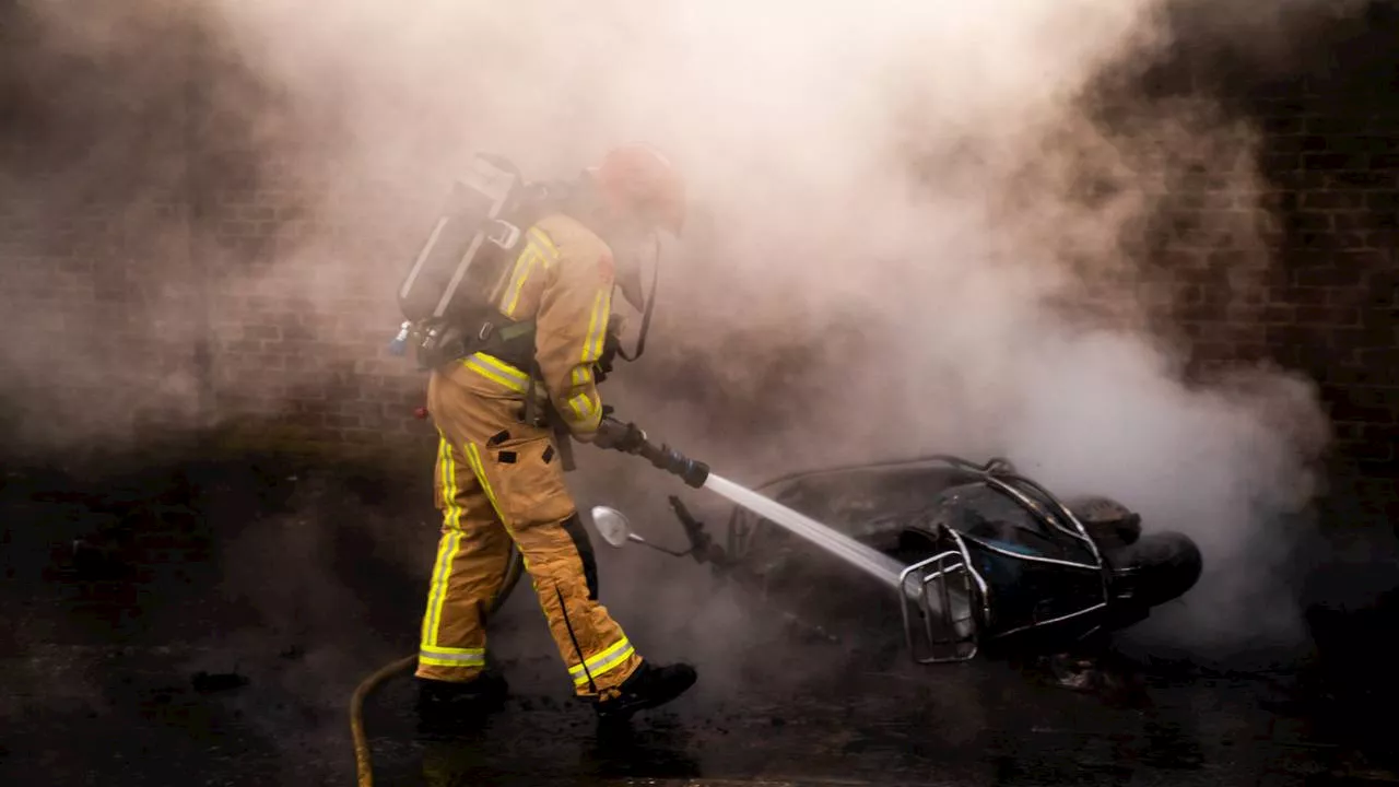 112-nieuws: Man 'blust' brand met koelvloeistof • rook na drooggekookte pan