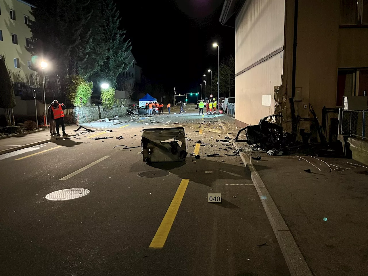 Langnau am Albis ZH: Schlimmer Crash fordert ein Todesopfer und zwei Verletzte