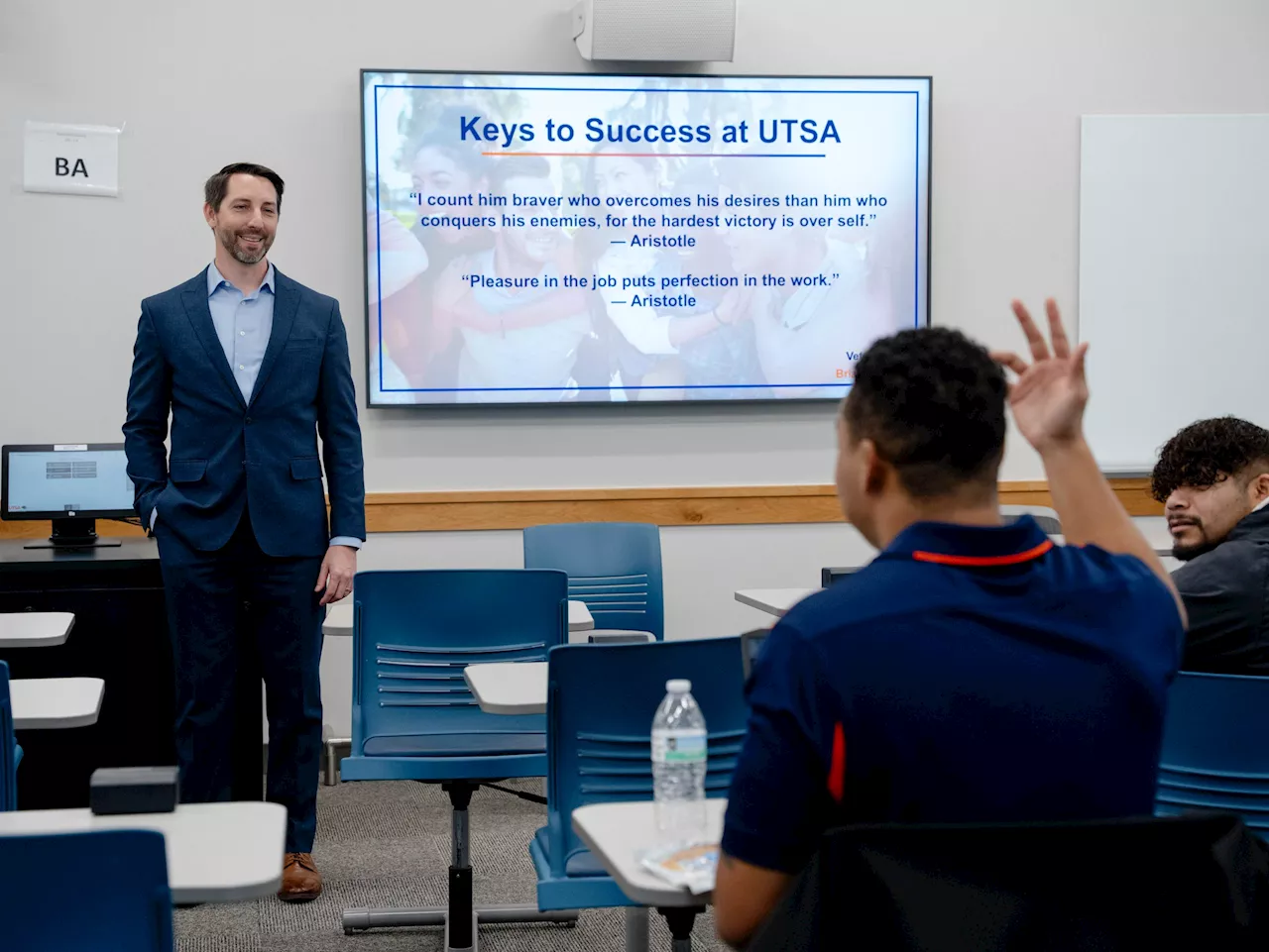 UTSA Creates New Course to Help Veterans Transition to College Life