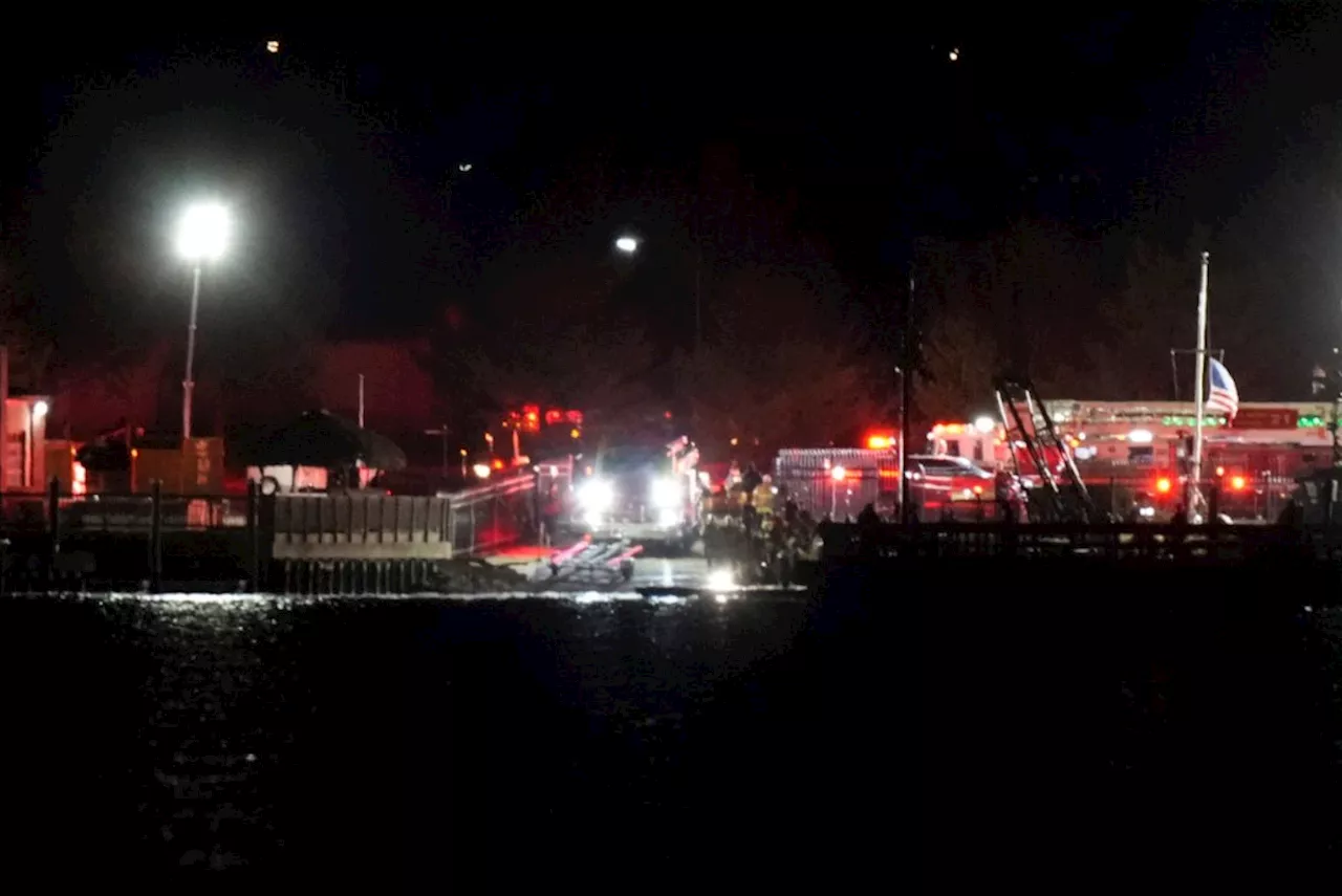 Live video: Scene of plane crash near Washington’s Reagan Airport