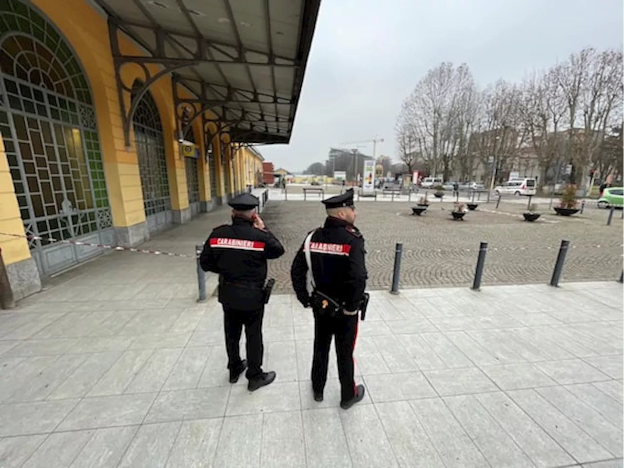 Aggredito in stazione a Tortona, giovane muore accoltellato