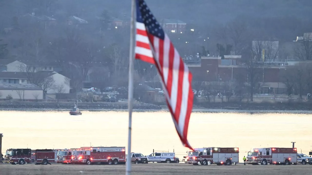 Passagiermaschine stürzt brennend in den Potomac River