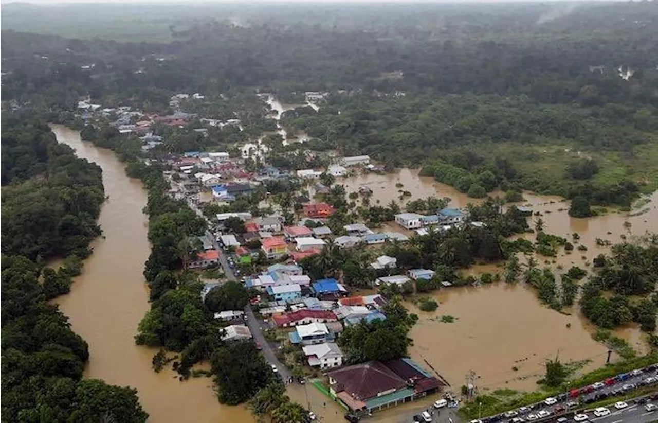 Landslide Closes Road Between Kanowit and Song