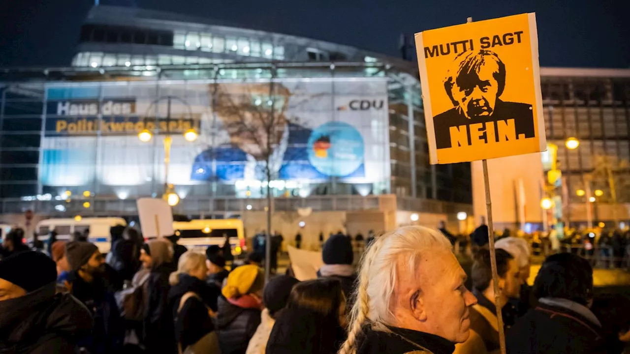 'Wir sind die Brandmauer': Tausende demonstrieren gegen die CDU