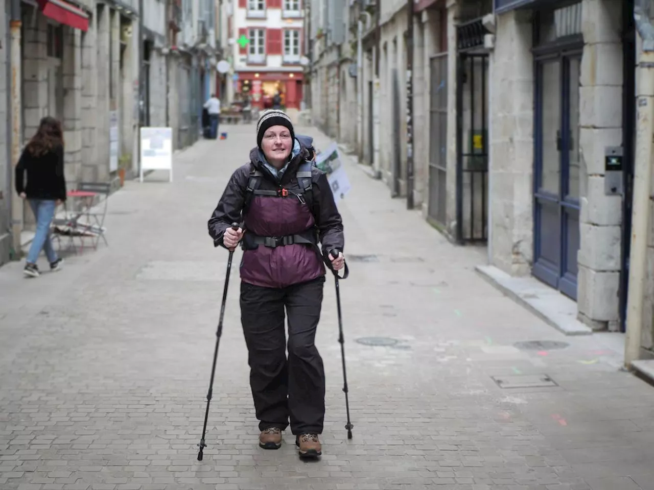 Mon médecin m’a dit que j’étais folle. », Handicapée, cette Belge fait le chemin de Saint-Jacques-de-Compostelle sous morphine