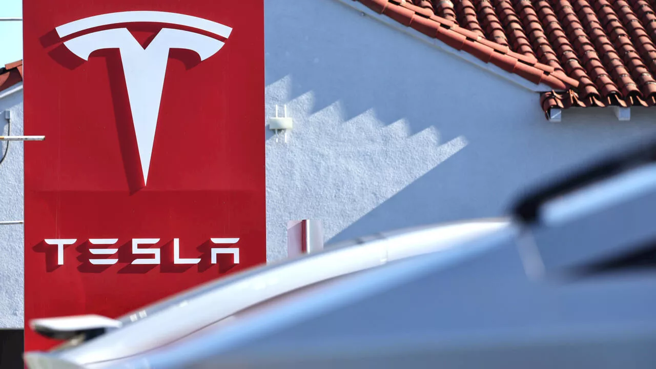 Tesla Reports Lower Than Expected Profits But Confirms 2025 Growth Targets