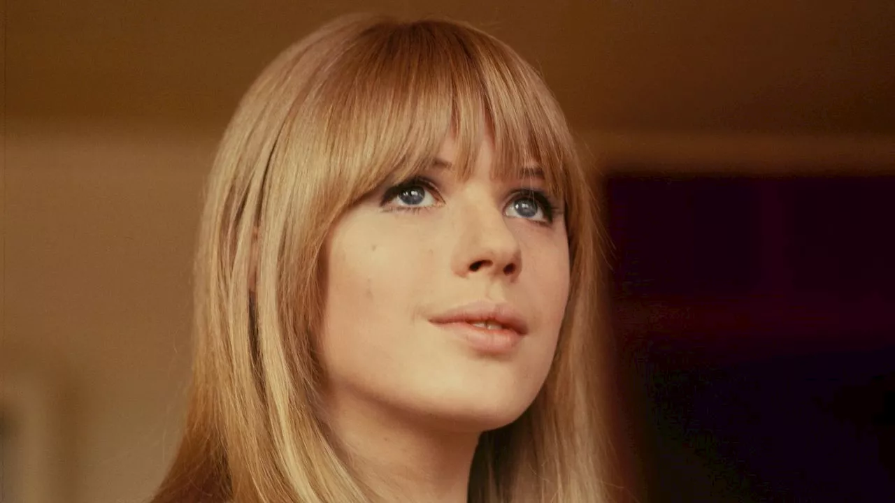 Marianne Faithfull: Tra Celebrità e Tormento