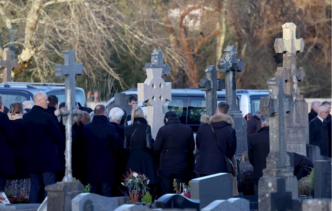 Tombe de Jean-Marie Le Pen Attaquée à La Trinité-sur-Mer