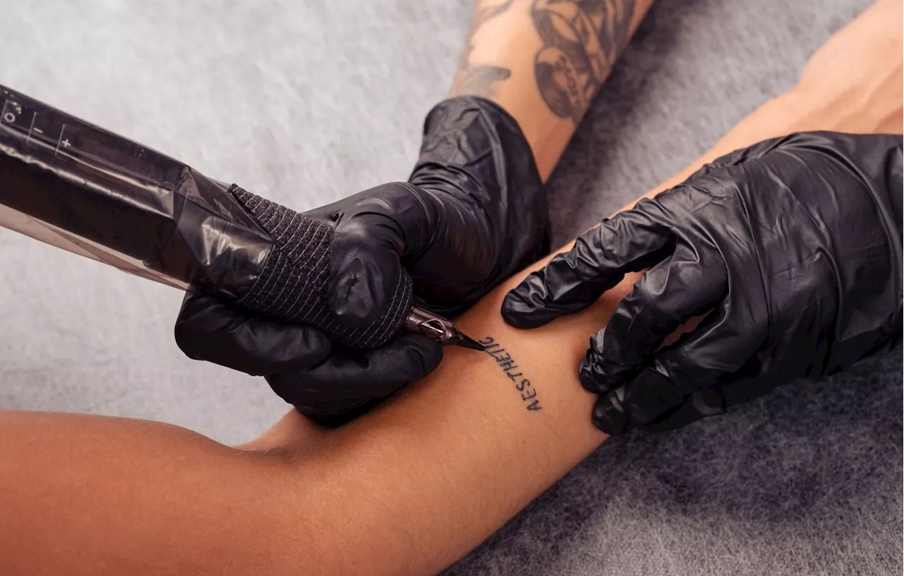 Tendances du tatouage en 2025: Minimalisme, Abstrait et Nostalgie