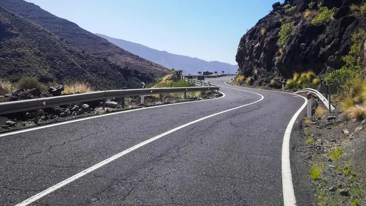 Conducción Temeraria en la Circunvalación de Gran Canaria: Dos Conductores Discutiendo en Medio de la Autovía