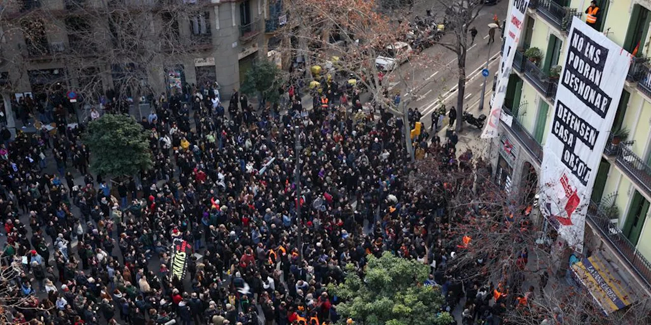 Paralizado el desalojo de la Casa Orsola de Barcelona al no poder llevarse a cabo «en condiciones de seguri...