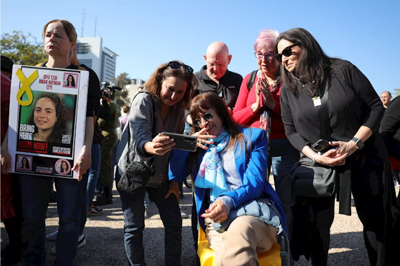 Tel Aviv festeggia il rilascio dell'ostaggio Agam Berger