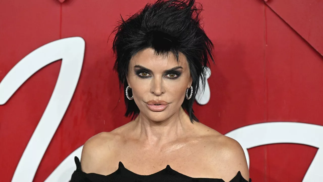 Lisa Rinna's Wigs Were The Real Stars of Paris Couture Week