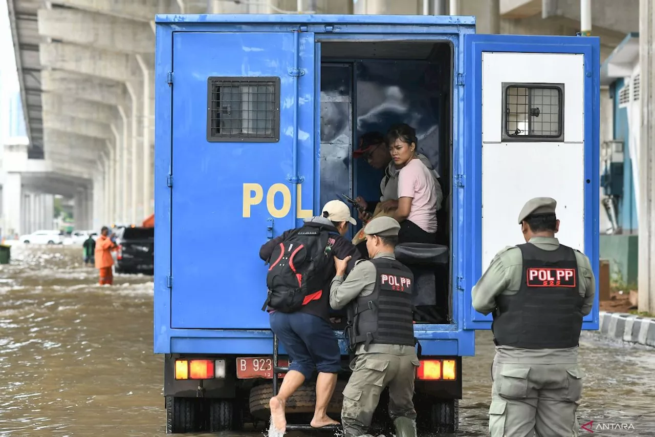 Banjir Jakarta Surut, 10 RT Tetap Tergenang