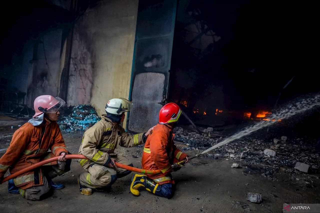 Pusdanop Kabupaten Tangerang: kebakaran sudah hanguskan 13 gudang