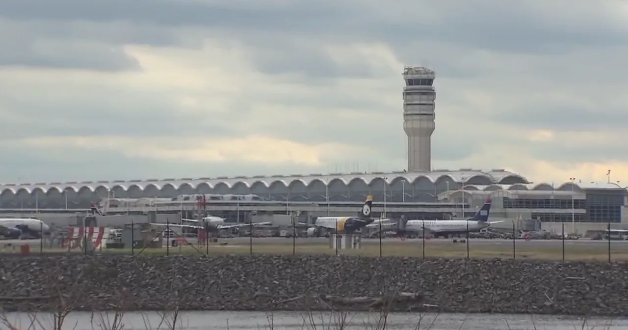 Retired Chicago air traffic controller says tower staffing less likely to blame for D.C. midair collision