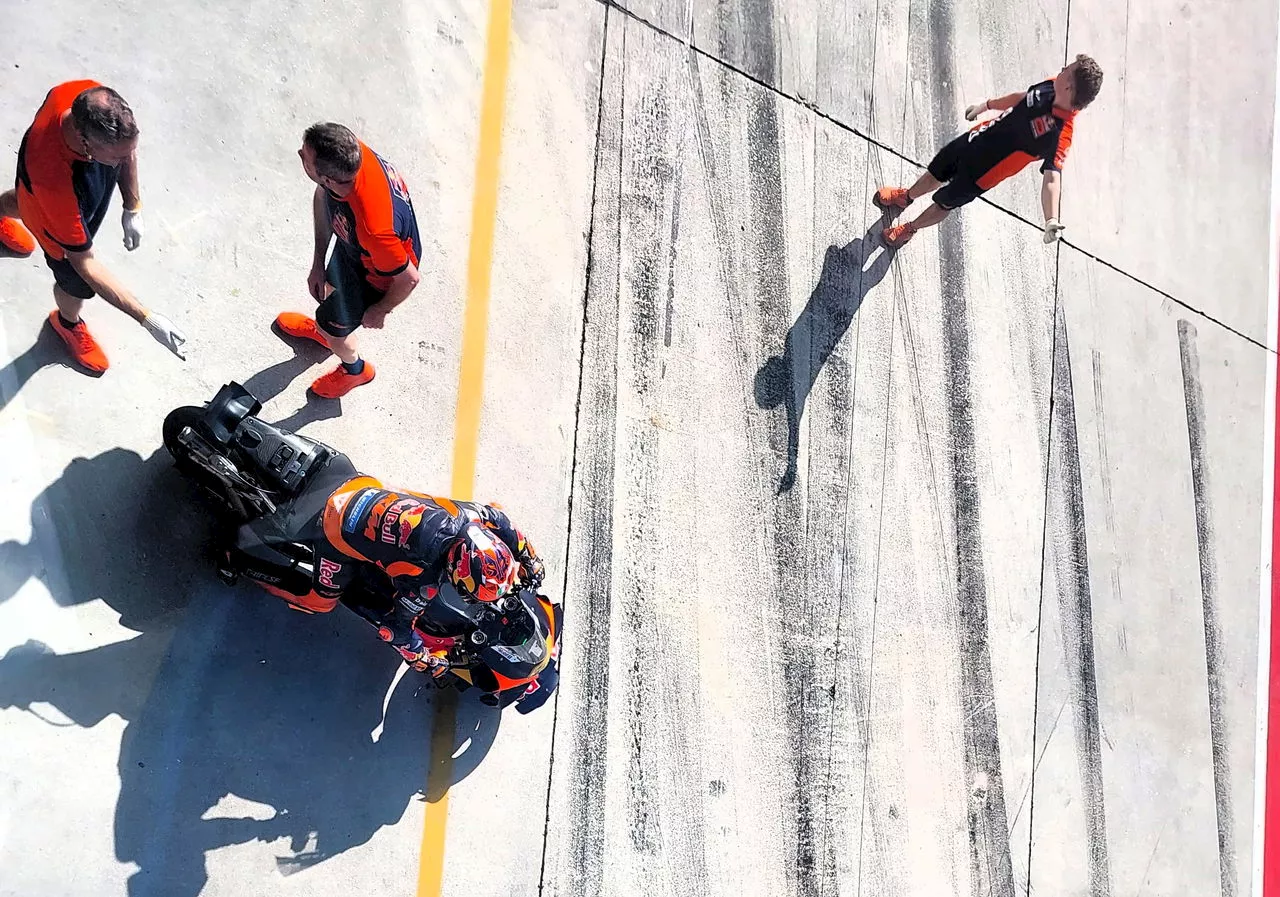 Dovizioso and Fernandez Test Yamaha's 2025 Bikes in Sepang