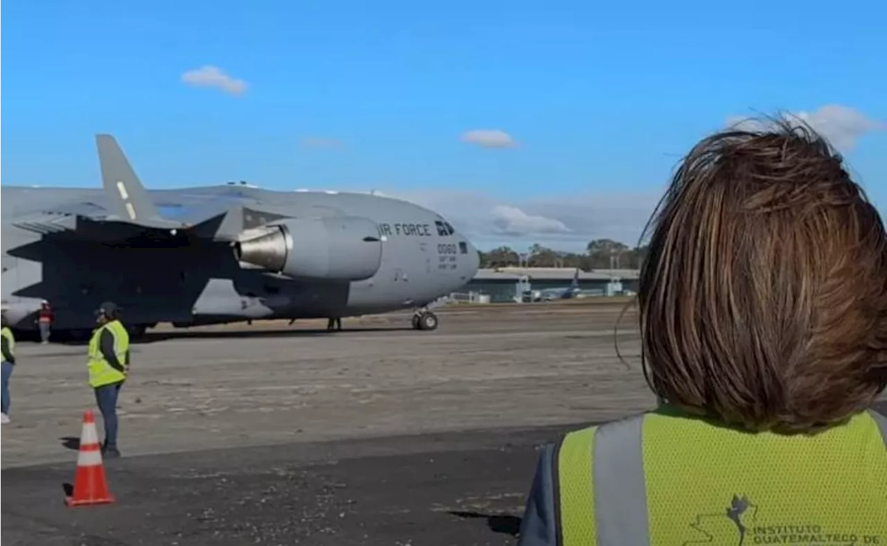 México prohíbe que vuelo de Fuerza Aérea de EU con deportados use su espacio aéreo; tardó 7 horas en llegar: portavoz de Patrulla Fronteriza