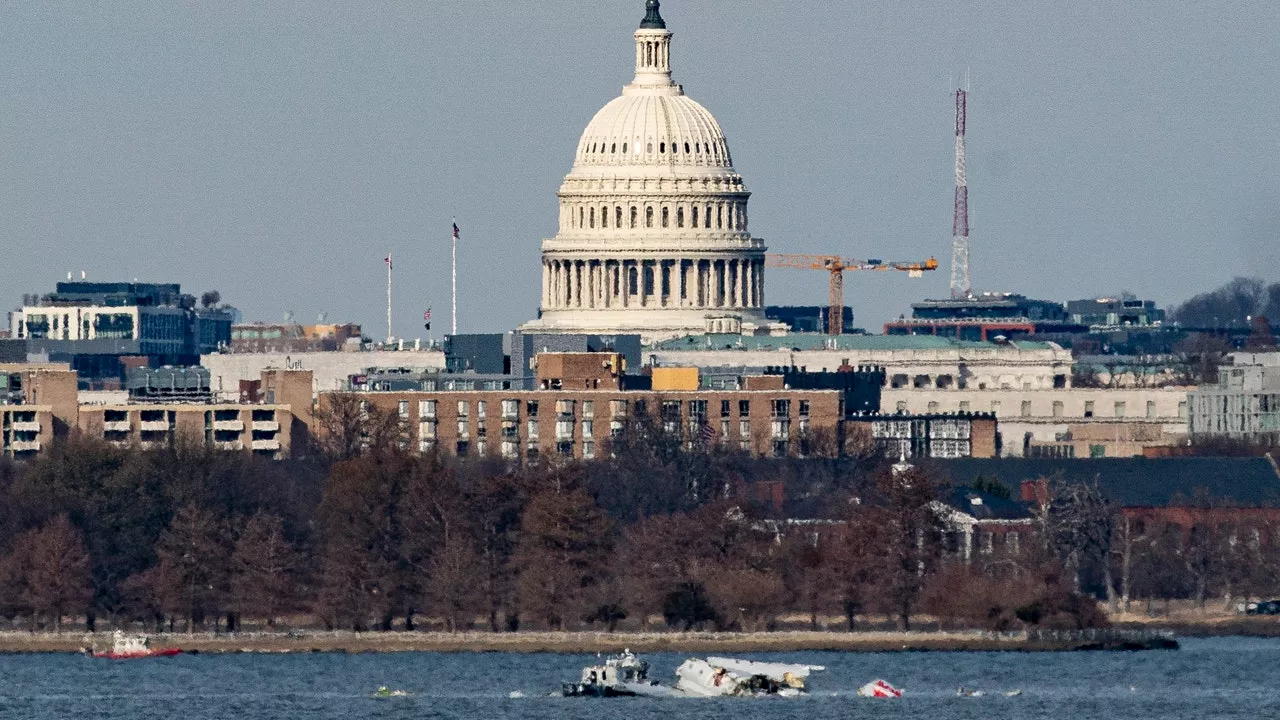 Airspace expert explains what needs to be evaluated to determine cause of Reagan Airport crash