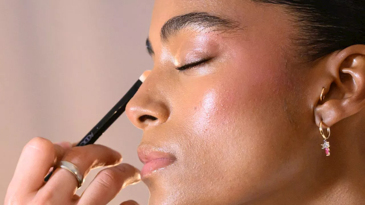 Why Unblended Nose Contour Is Trending, According to a Celeb Makeup Expert