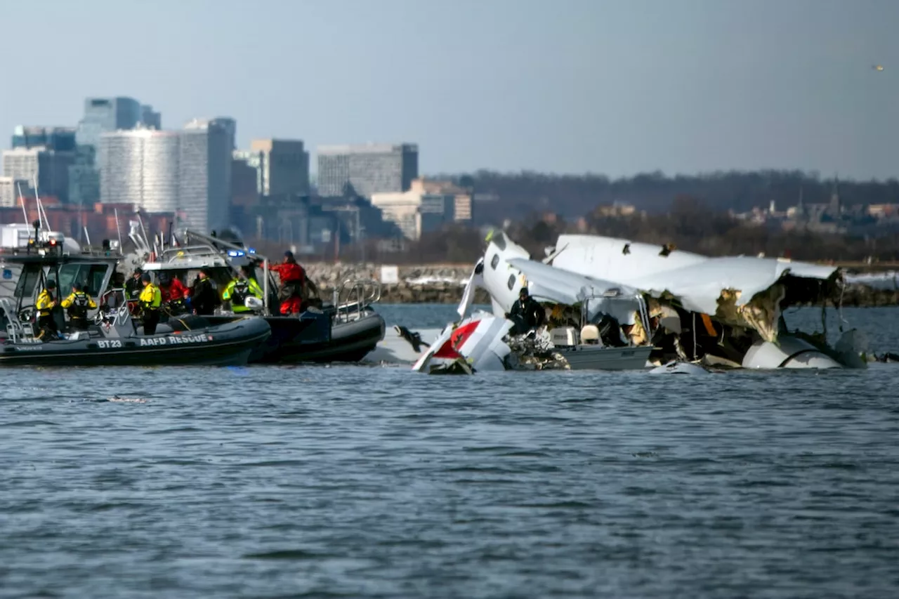 Divers to Salvage Crashed Aircraft as Washington Probe Continues