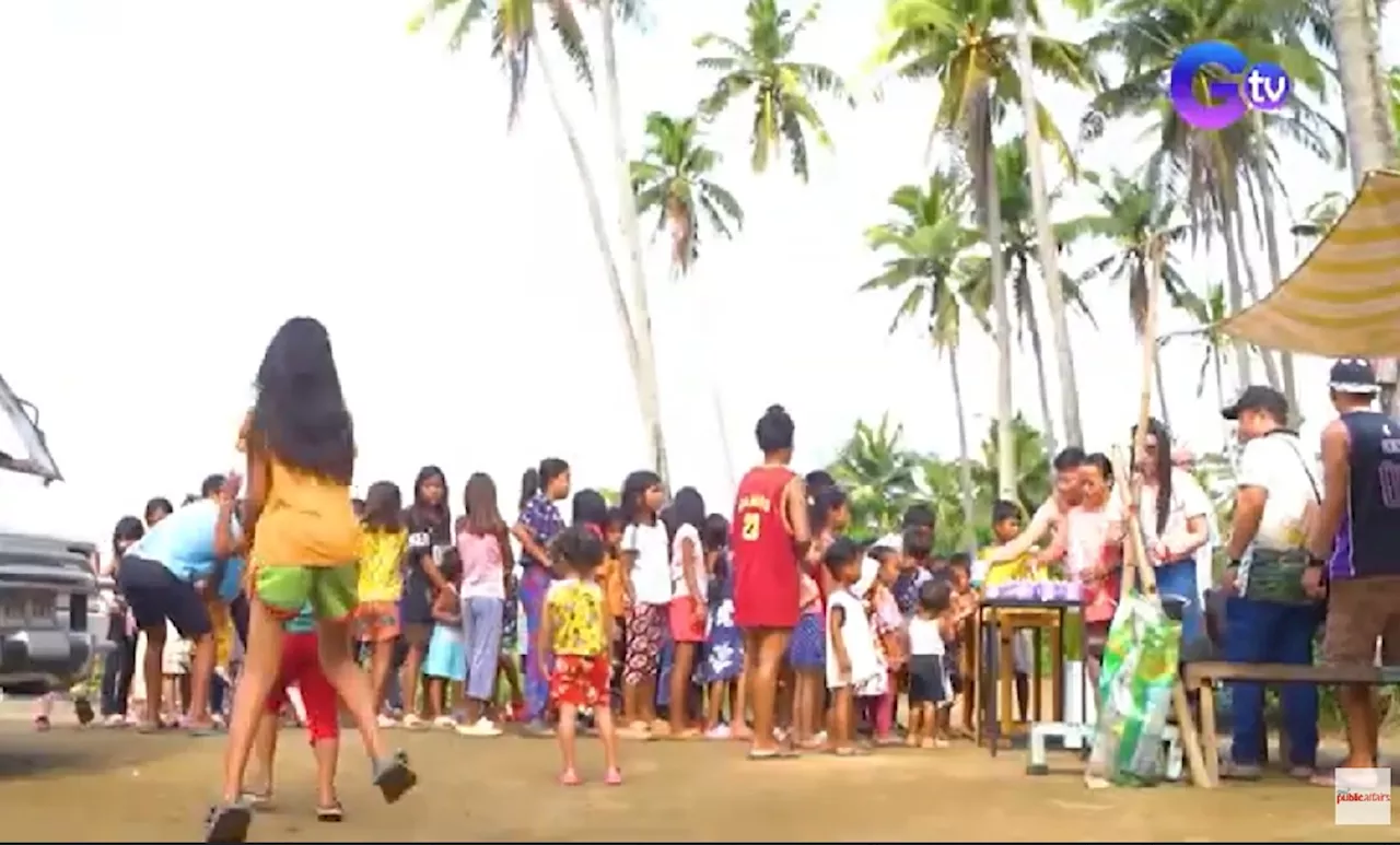 Ginang na lumaki sa hirap, nagbibigay ng pagkain, laruan sa mga bata ngayon na maginhawa na ang buhay