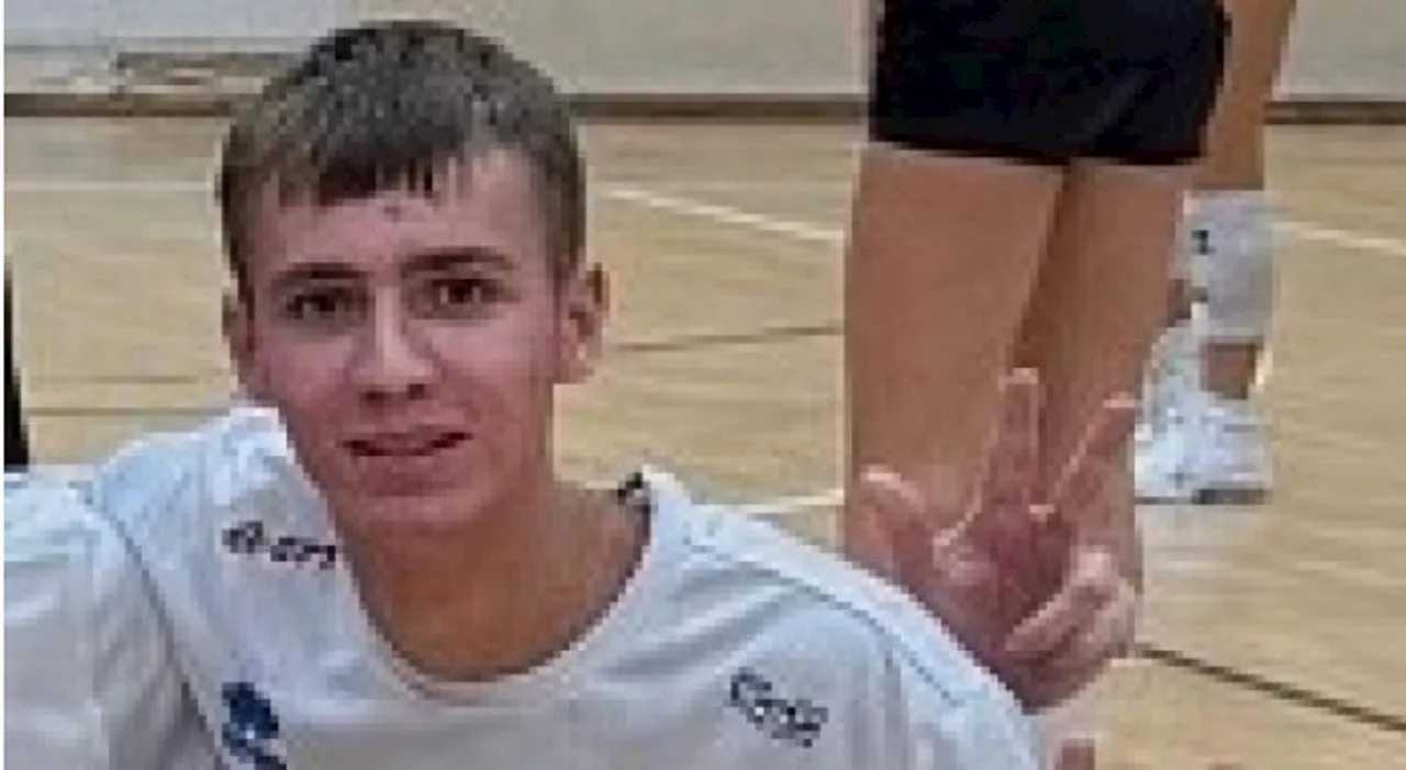 Edoardo Fiore morto a 17 anni, era una promessa della pallavolo Vercelli: la febbre, il ricovero e il dramma