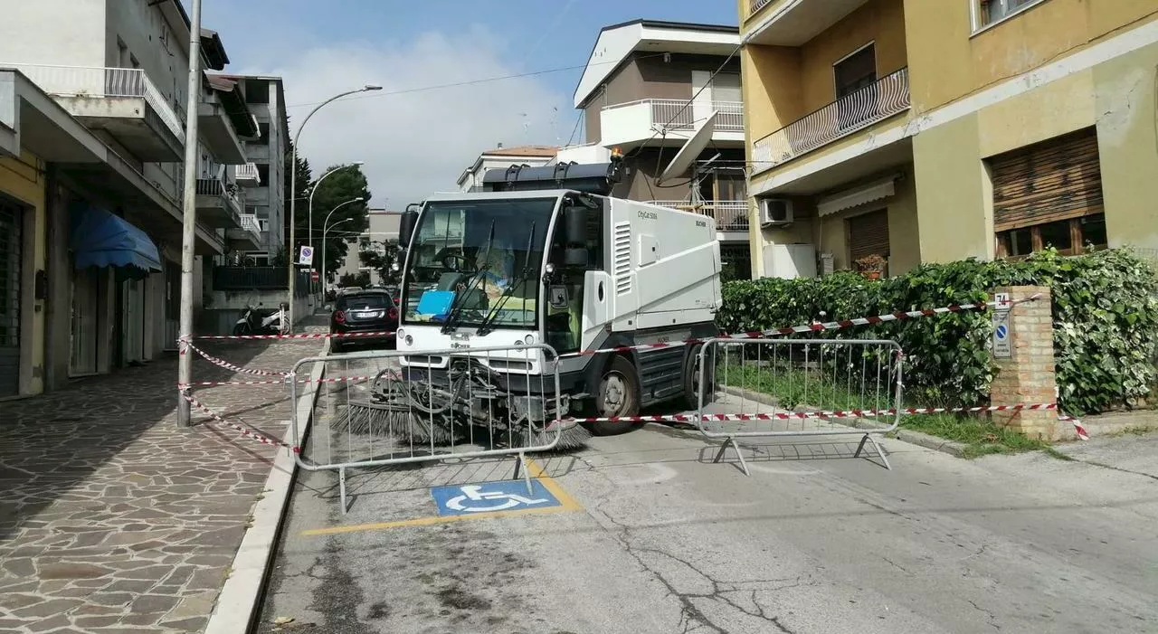 Vasto, torna la paura: spazzatrice sprofondata in una voragine