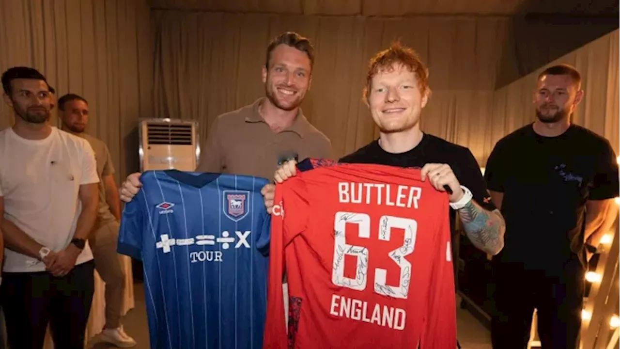 IND vs ENG: Ed Sheeran ने पुणे में की इंग्‍लैंड क्रिकेट टीम से मुलाकात, जोस बटलर ने पॉप स्‍टार को दिया स्‍पेशल गिफ्ट