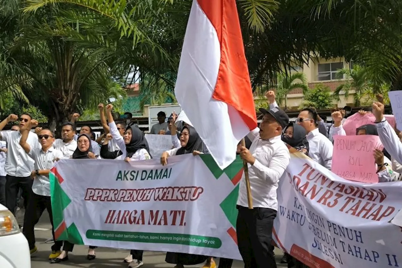 Ratusan Guru Honorer R2-R3 Demo di Banten, Menuntut Penyelesaian Formasi PPPK