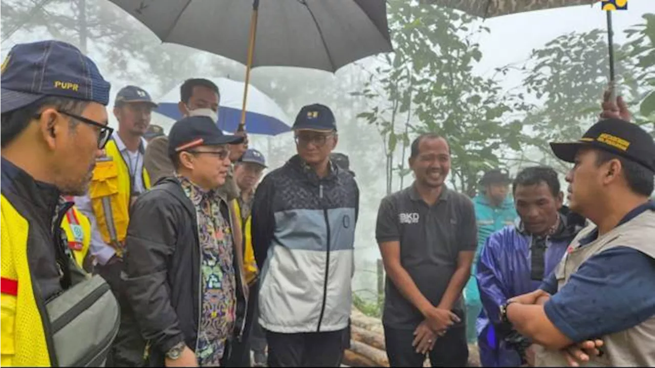 Menteri PU Tinjau Penanganan Bencana Longsor dan Banjir di Pekalongan