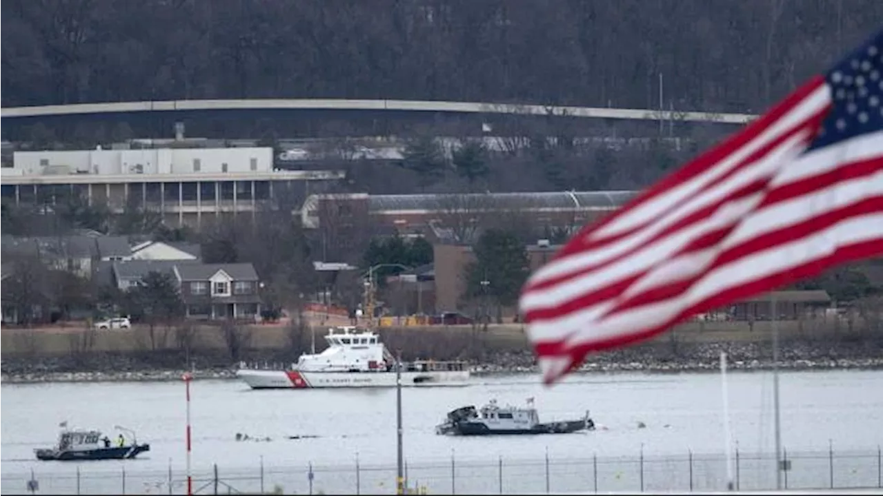 Penyelidik Temukan Perekam Suara Kokpit dan Data Penerbangan Pesawat American Airlines yang Tabrakan