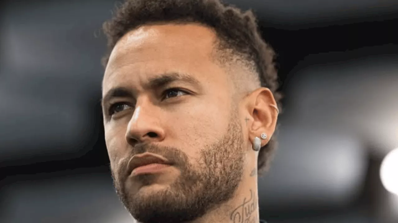 Neymar retorna ao Santos com festa e contrato até junho