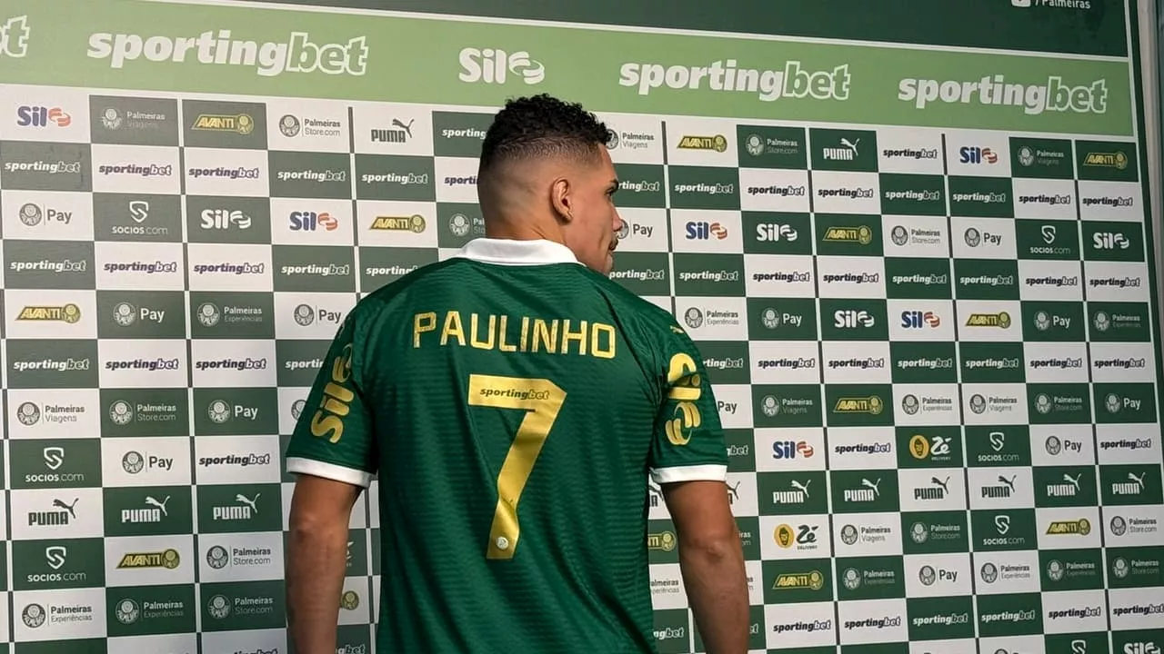 Paulinho só estará disponível em abril, contrariando Leila Pereira