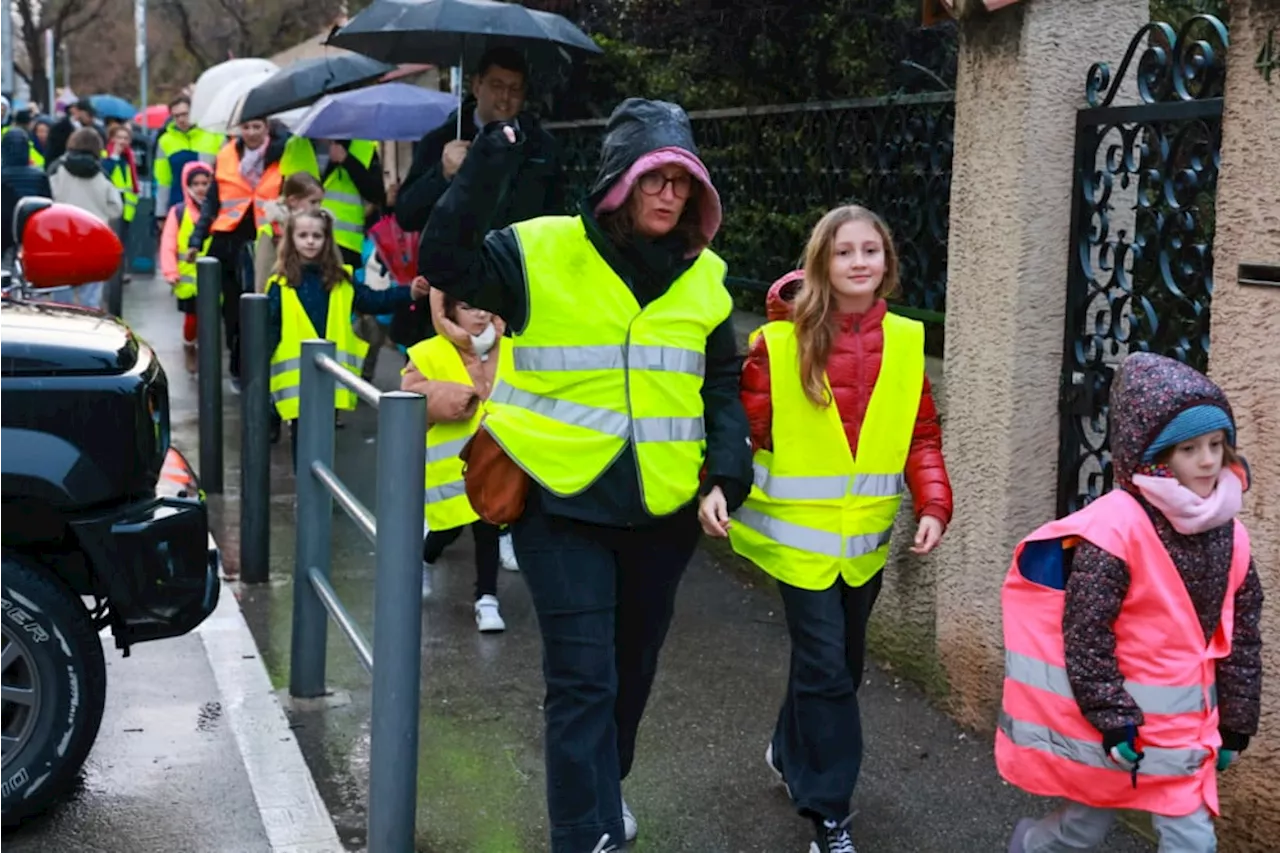 Défilé pour la sécurité des enfants à Marseille