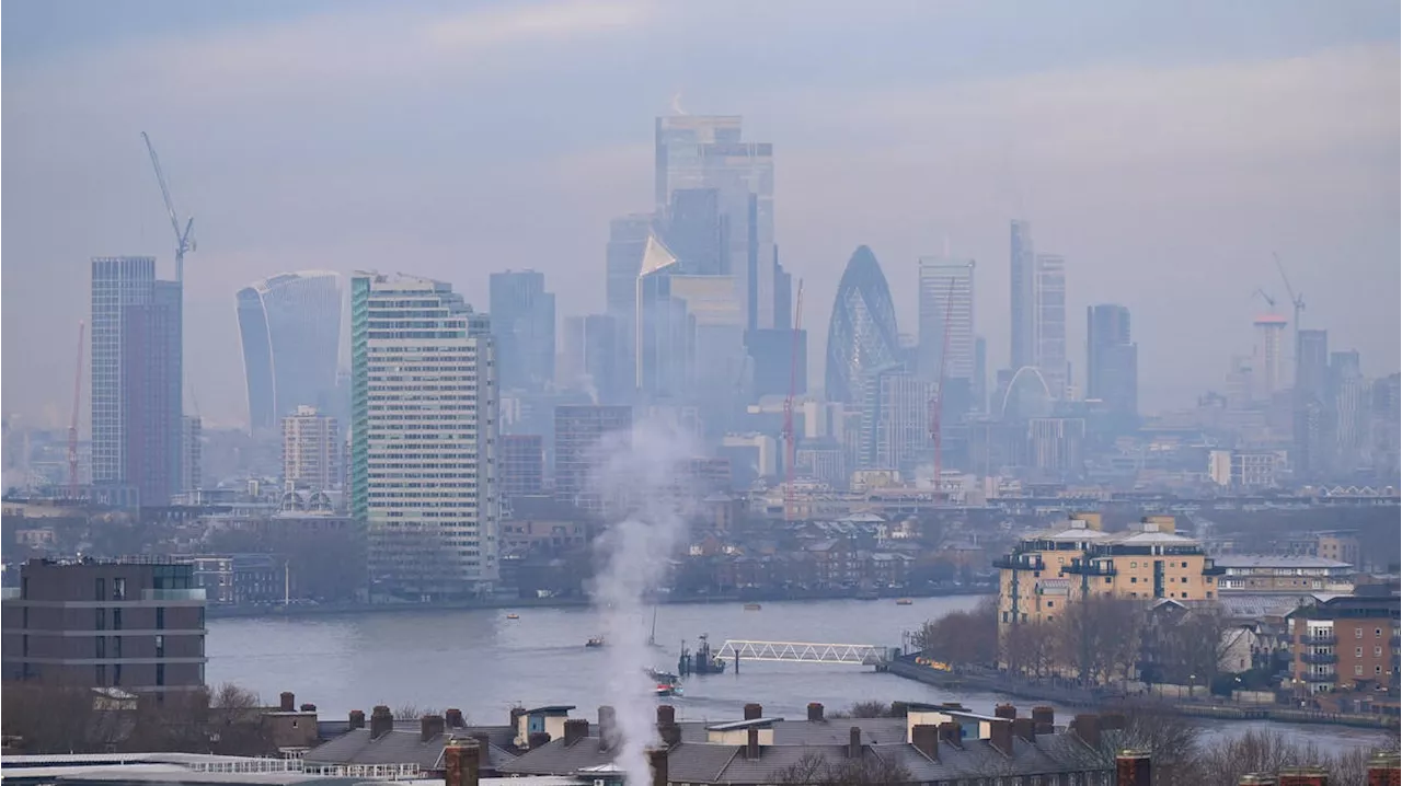 FTSE 100 smashes through 8,600 mark for the first time