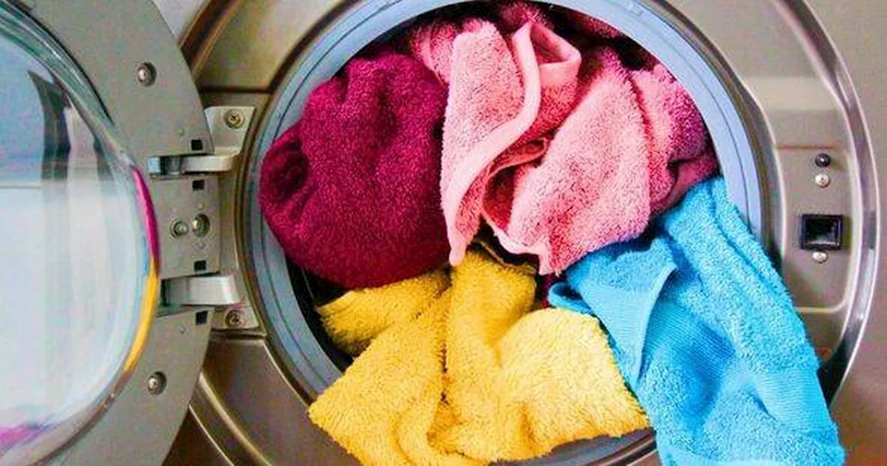 Fluffy Towels Again: Easy Deep Cleaning Trick with Vinegar and Baking Soda