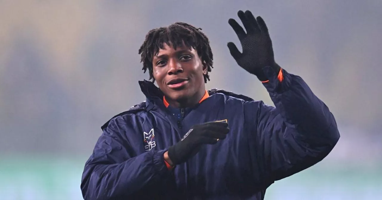 Patrick Dorgu waves goodbye to Lecce fans ahead of £29m Man Utd transfer