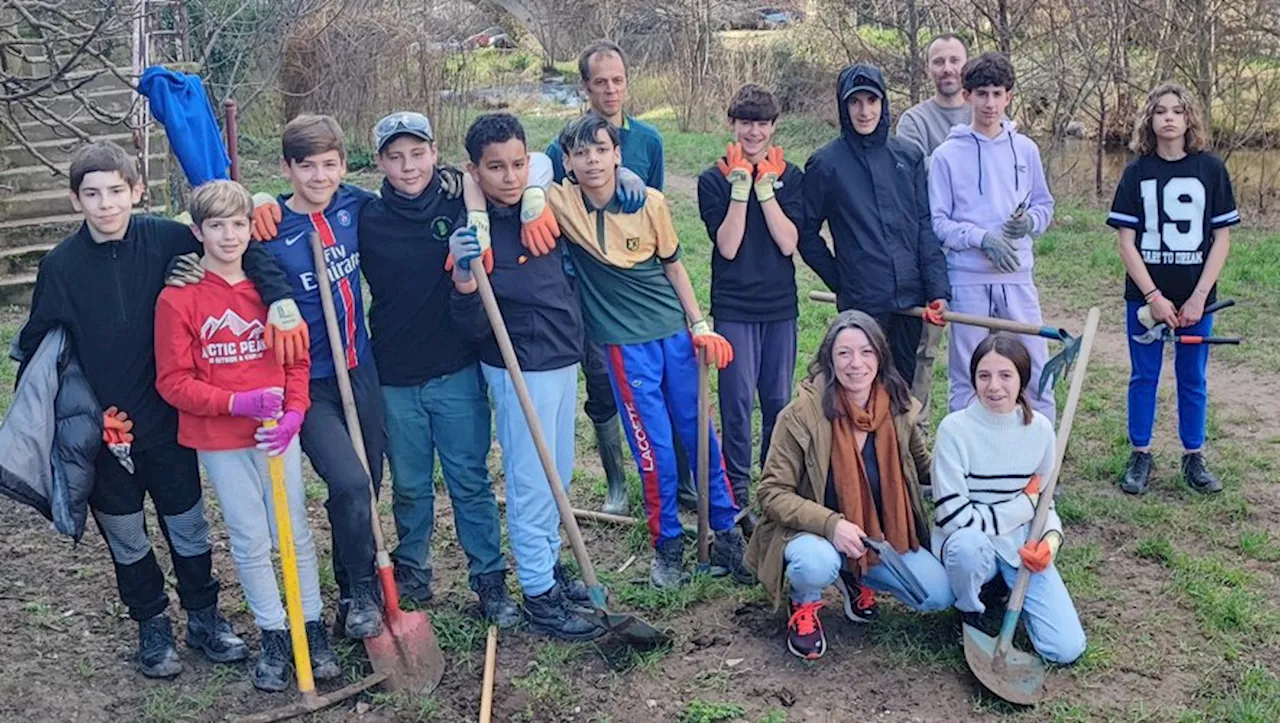 La Classe de 4e nature du lycée agricole de Gignac intervient sur les berges de la Soulondres