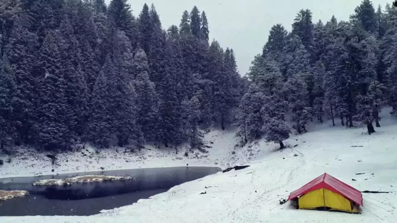 Uttarakhand Weather: उत्तराखंड में कल से बारिश और बर्फबारी के आसार, जानिए आज कैसा रहेगा मौसम