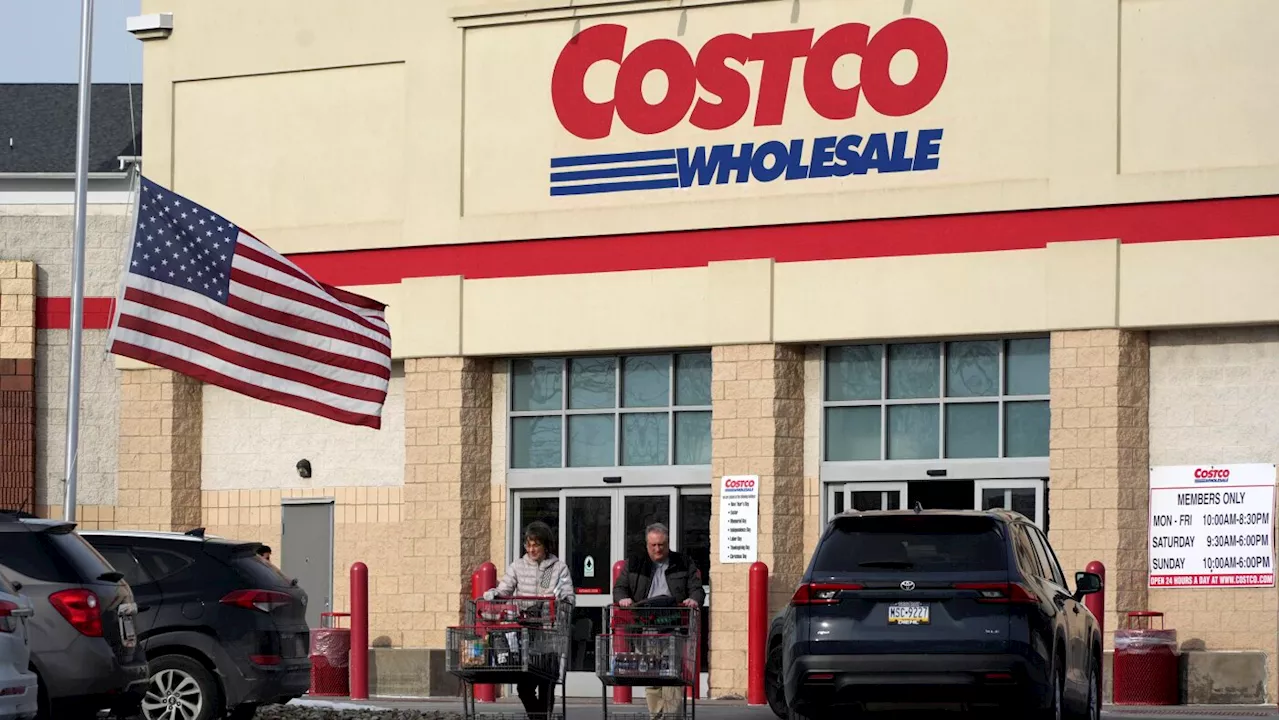 Costco raises pay above $30 an hour for many, as Teamsters threatens strike