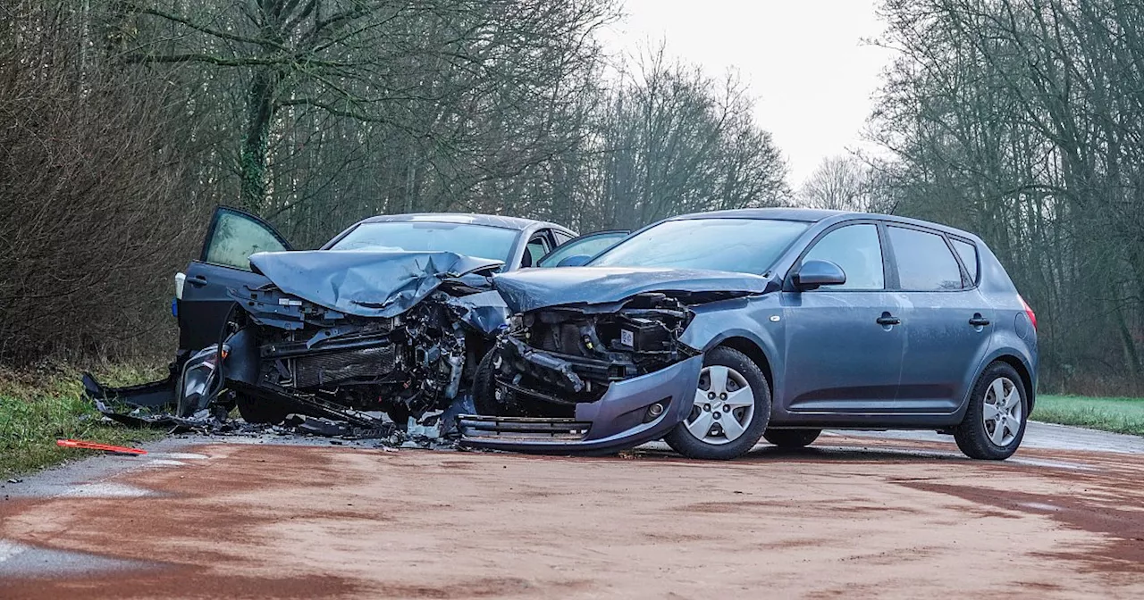 Eisglätte im Bielefelder Norden - zwei Verletzte nach Frontalcrash