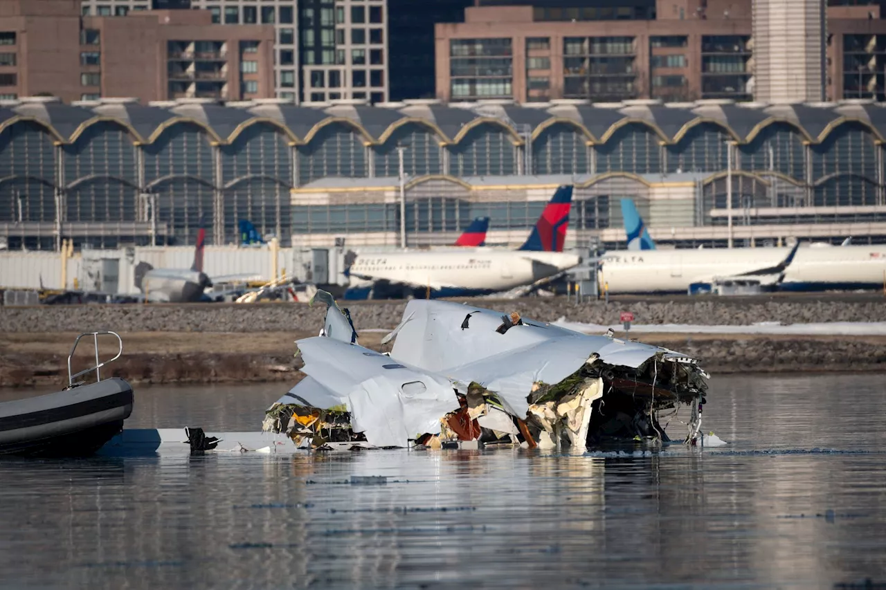 US Coast Guard Investigates Potomac River Mid-Air Collision