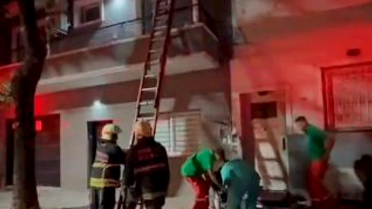 Vecinos rescatan bebé de un incendio en edificio de ocho pisos